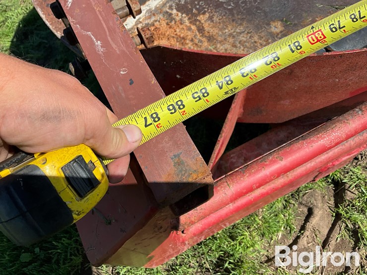 spread-all-litter/spinner-deck-manure-spreader-attachment-image-16