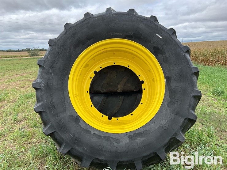 firestone-710/70r42-sprayer-flotation-tires-on-jd/titan-rims-image-9