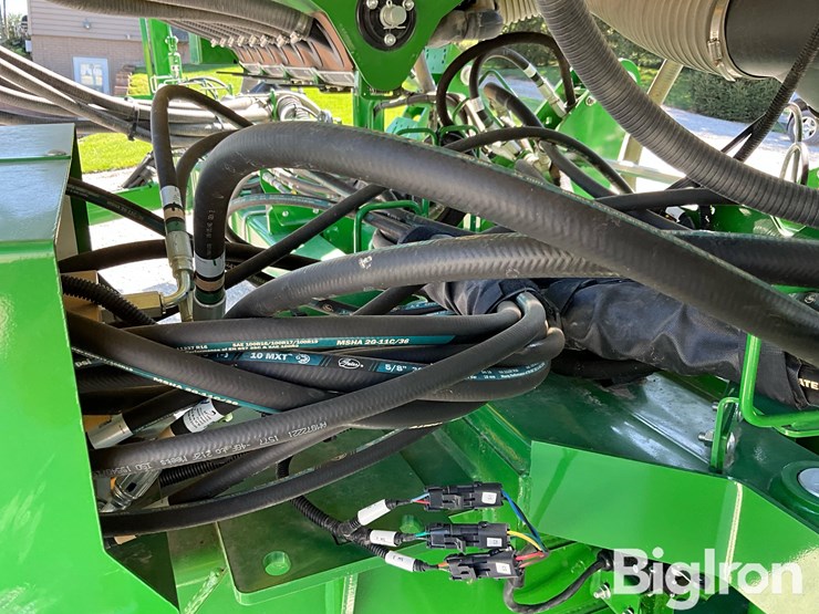 2022-john-deere-1775nt-maxemerge-5-ccs-16r30”-planter-image-12