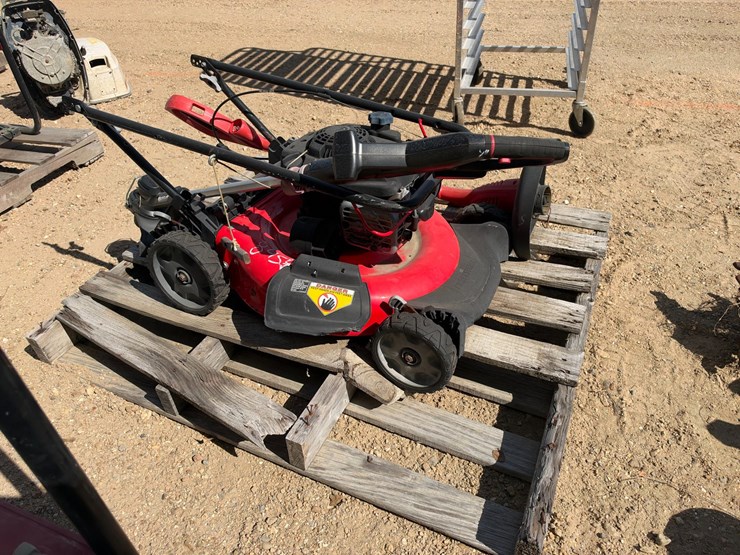 #5184-•-(2)-weedeaters-and-troy-bilt-push-mower-image-3
