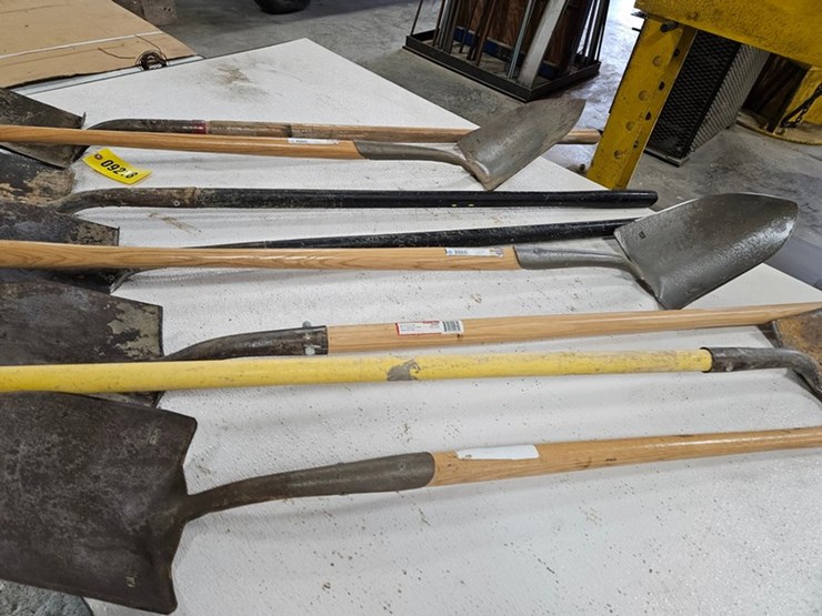#9218-•-(8)-rack-of-shovels-image-11