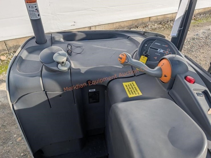 crown-rc5535-35-stand-up-forklift-image-8
