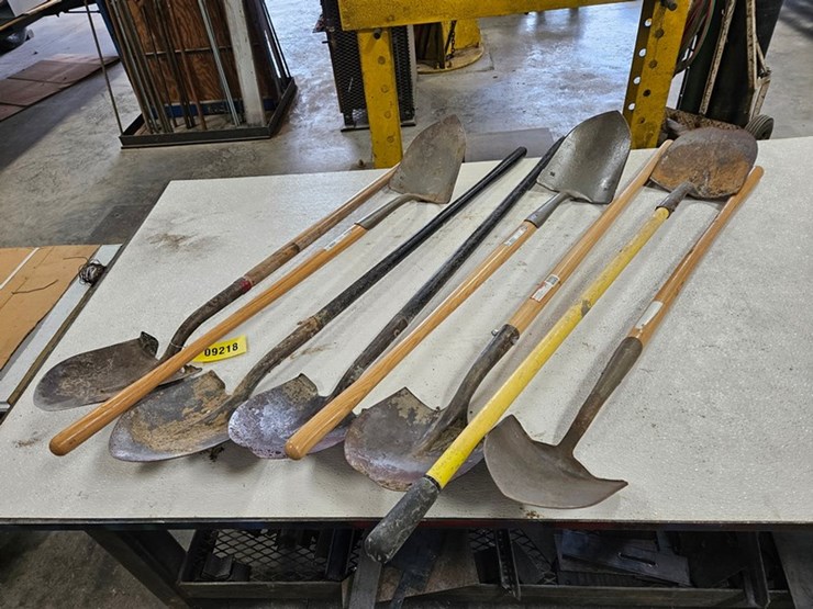 #9218-•-(8)-rack-of-shovels-image-1