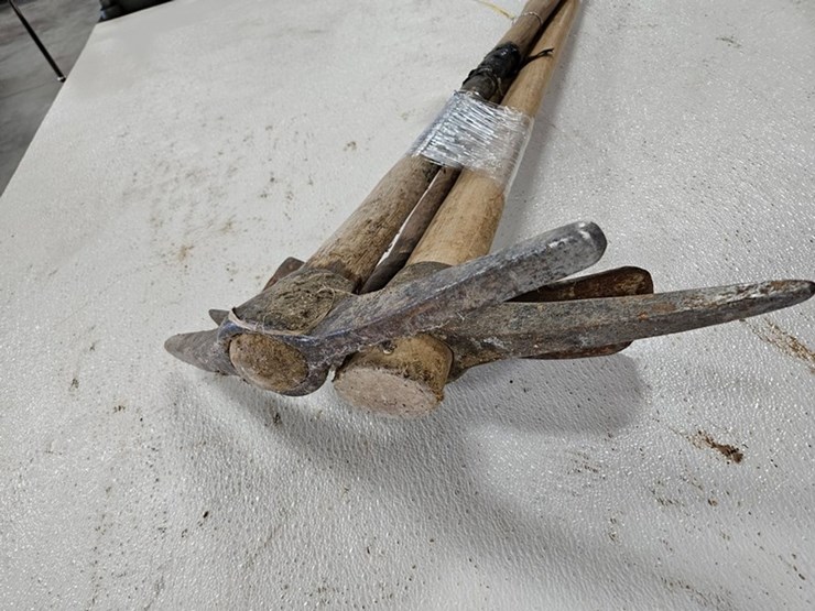 #9211-•-(3)-assorted-pick-axes-image-9