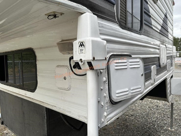 1994-northland-apache-10'-truck-camper-image-14