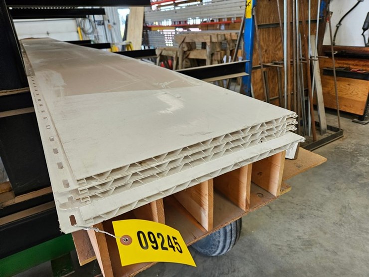 #9245-•-(4)-16"x16'-truss-core-panels-image-3