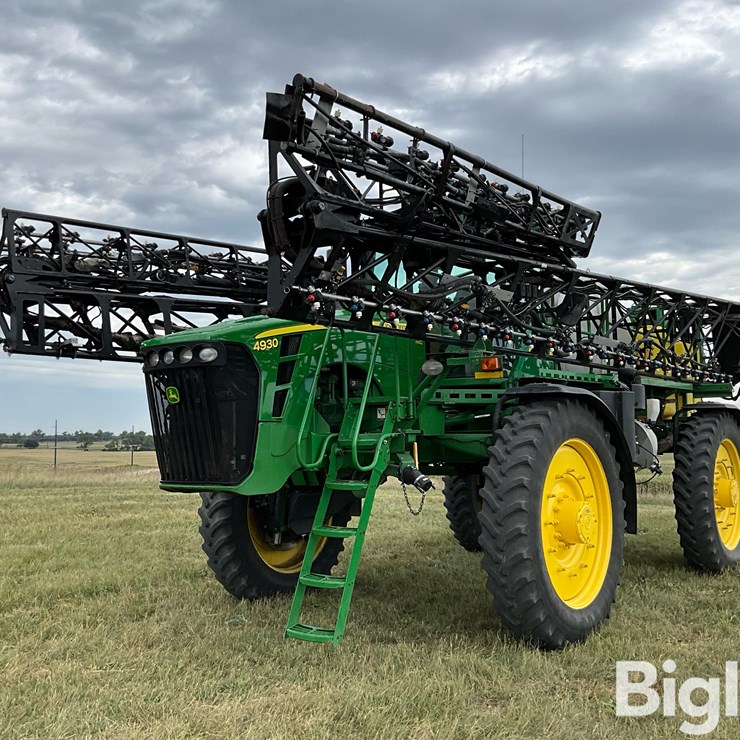 2010 John Deere 4930 Self-Propelled Sprayer