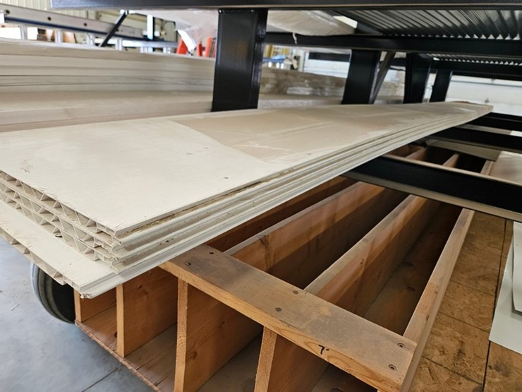 #9245-•-(4)-16"x16'-truss-core-panels-image-7