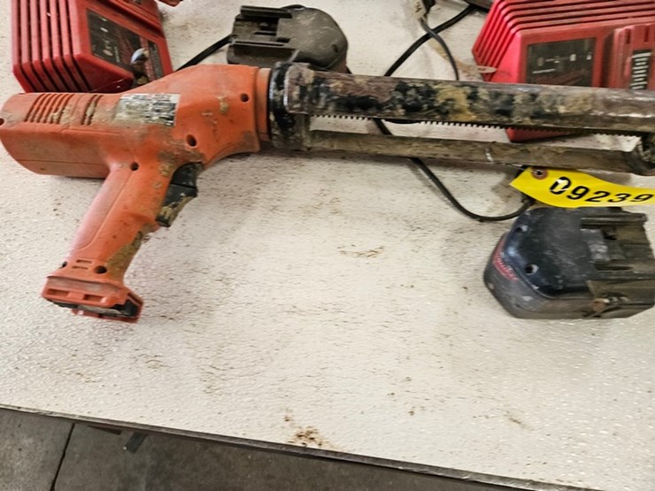 #9239-•-milwaukee-14.4v-cordless-caulk-guns-image-4