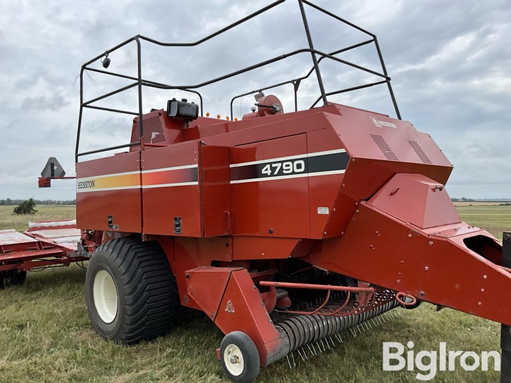 hesston-4790-big-square-baler-w/accumulator-image-10