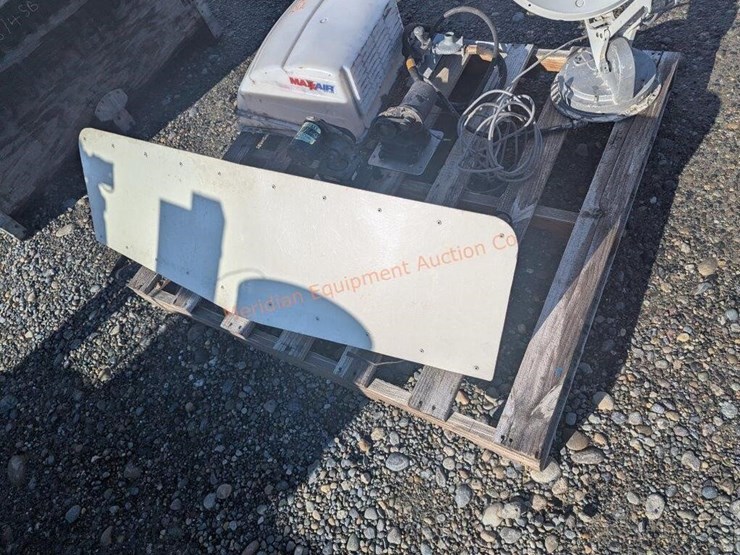 crate-assorted-rv-parts-and-supplies-image-14