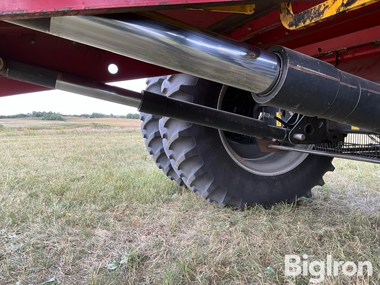 2013-case-8230-afs-2wd-combine-image-15