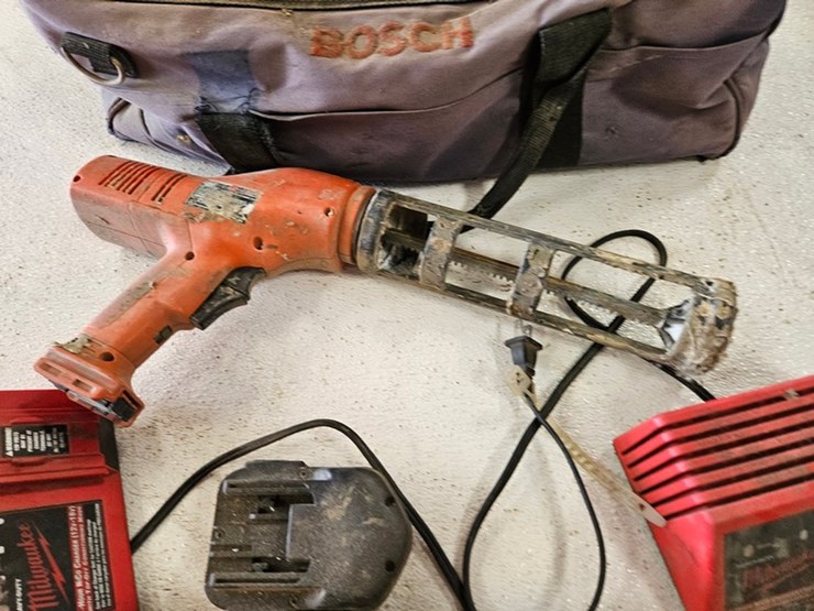#9239-•-milwaukee-14.4v-cordless-caulk-guns-image-8
