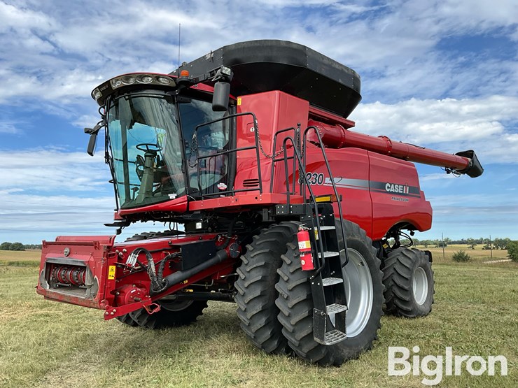 2013-case-8230-afs-2wd-combine-image-1