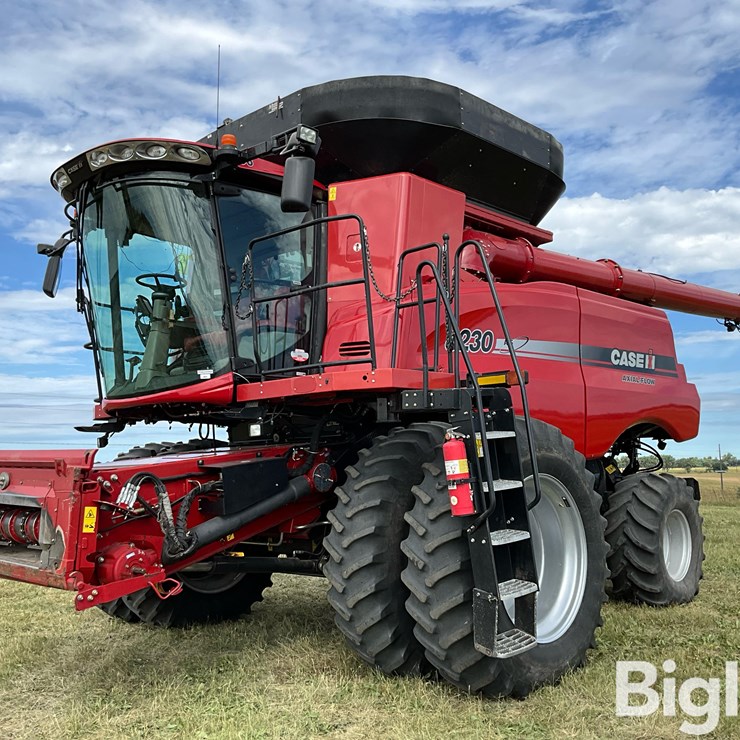 2013 Case 8230 AFS 2WD Combine