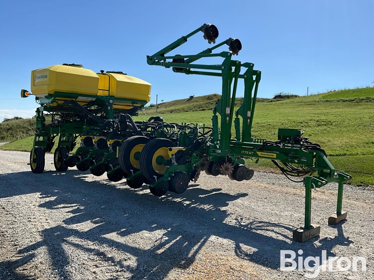 2022-john-deere-1775nt-maxemerge-5-ccs-16r30”-planter-image-3
