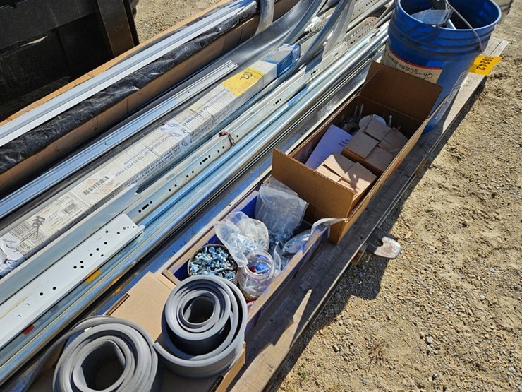 #9242-•-pallet-of-garage-door-parts-image-15