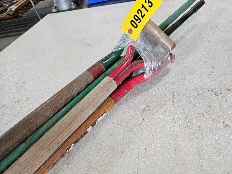 #9213-•-assorted-shovel-and-broom-handles-image-11