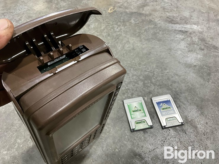 john-deere-greenstar-mobile-processor-brown-box-w/autotrac-key-&-data-cards-image-14