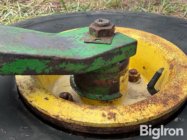 john-deere-2-cyl-tractor-single-front-wheel-assembly-image-10