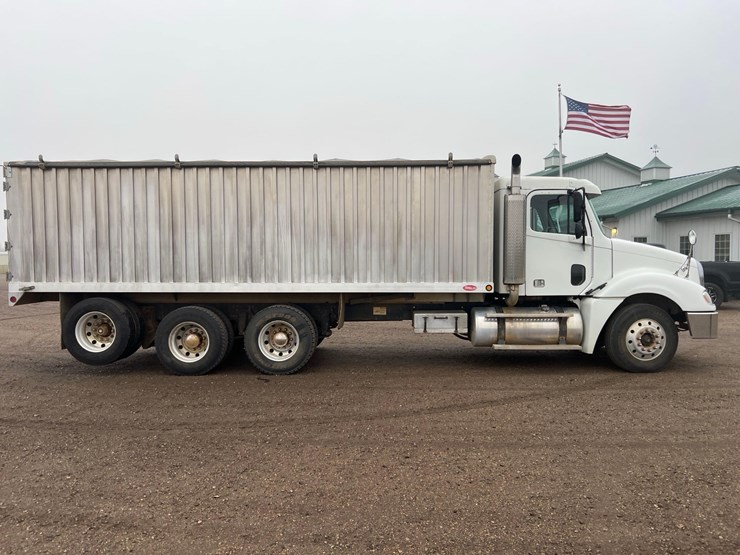 2004-freightliner-columbia-grain-truck-image-5