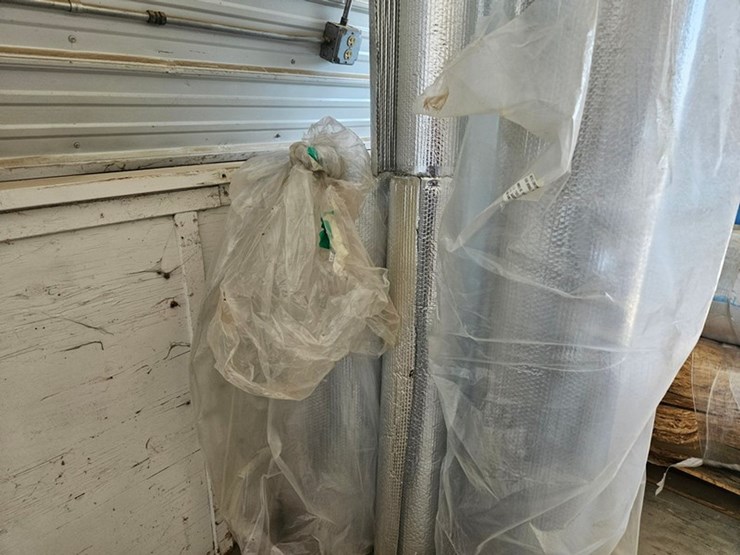 #9282-•-foil-face-double-bubble-insulation-image-3