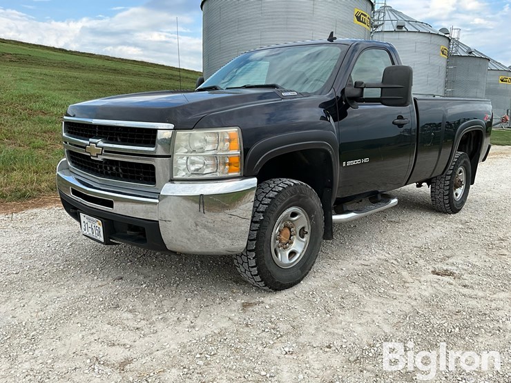 2008-chevrolet-silverado-2500hd-4x4-diesel-pickup-image-1