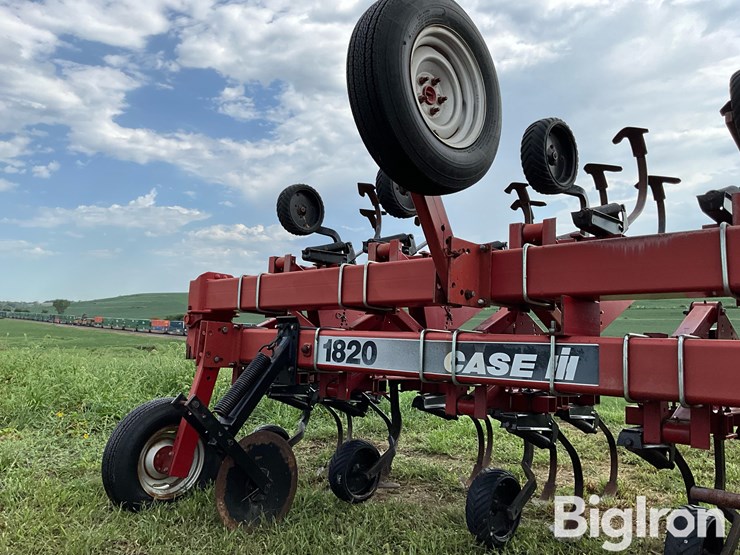case-1820-16r30”-3-pt-row-crop-cultivator-image-10