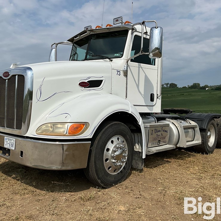 2014 Peterbilt 384 T/A Truck Tractor
