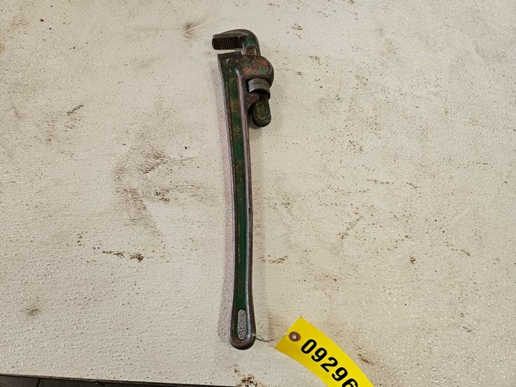 #9296-•-24"-pipe-wrench-image-2
