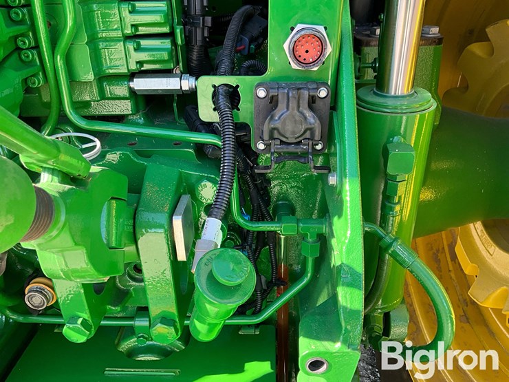 2023-john-deere-8r-280-mfwd-tractor-image-18
