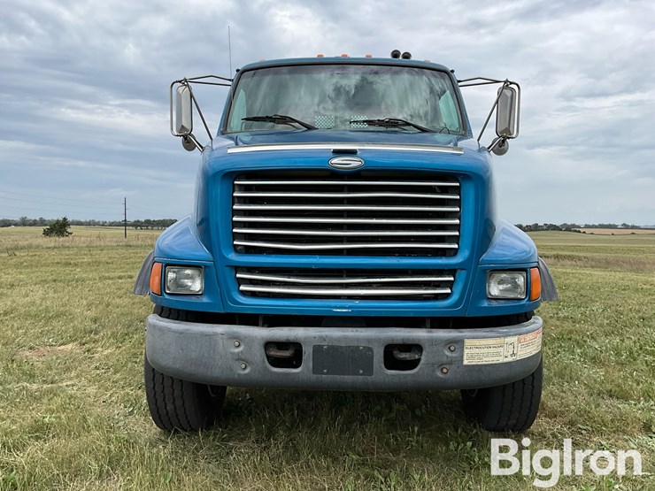 2000-sterling-l9500-t/a-manure-spreader-truck-w/spread-all-box-image-2