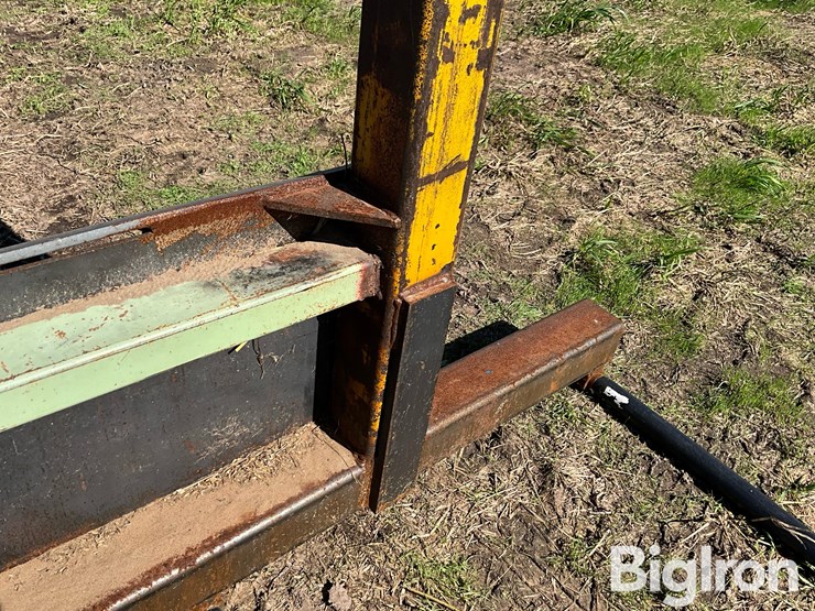 three-bale-spear-skid-steer-attachment-image-13