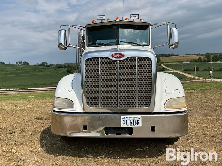 2014-peterbilt-384-t/a-truck-tractor-image-2