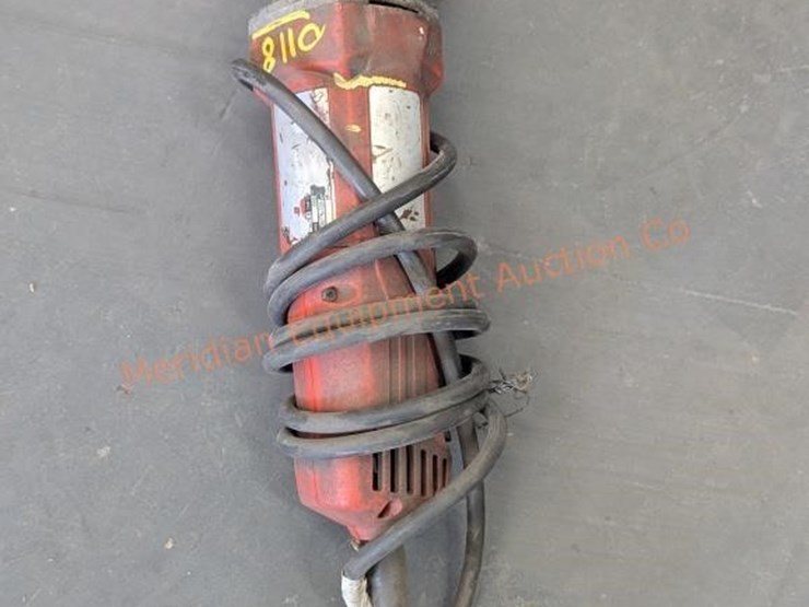 milwaukee-&-makita-4"-angle-grinder-image-9