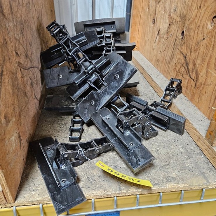 #9257 • 662 Pintle Chain 2-1/2"x8-1/2" Paddles