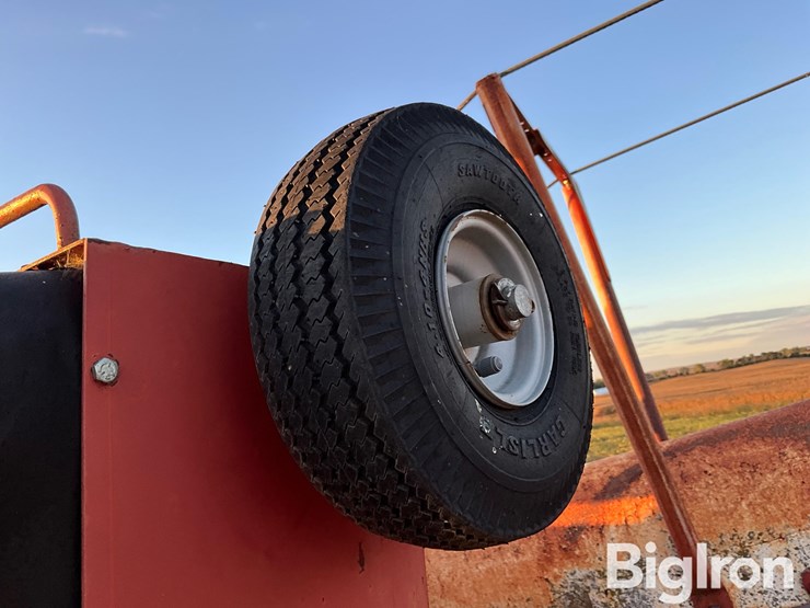 feterl-12x72-auger-w/swing-out-hopper-image-17