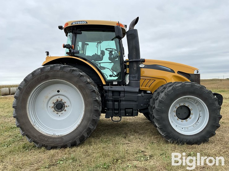 2013-challenger-mt685d-mfwd-tractor-image-4