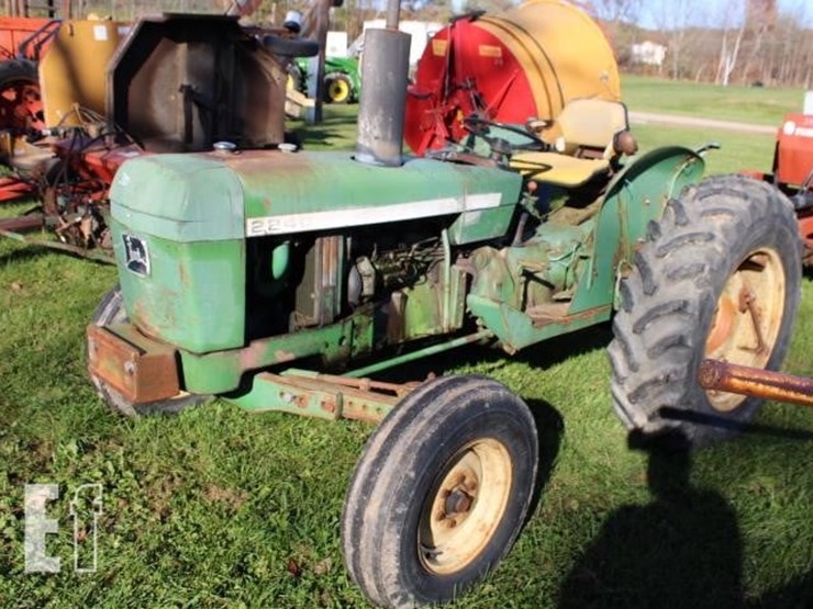 john-deere-2240-image-3