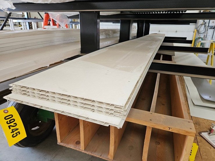 #9245-•-(4)-16"x16'-truss-core-panels-image-1