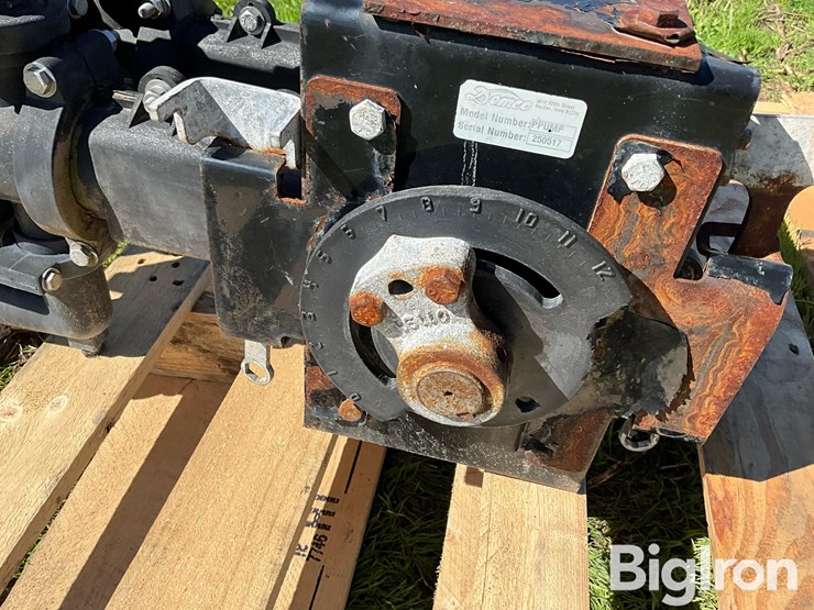 demco-lil’-thumper-double-fertilizer-piston-pump-image-12