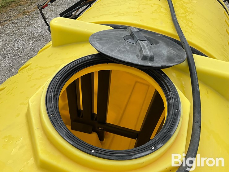 b&b-60’-1000-gal-pull-type-sprayer-image-13