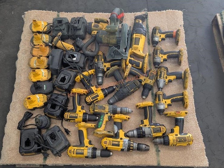 pallet--assorted-dewalt-18v-tools-image-1