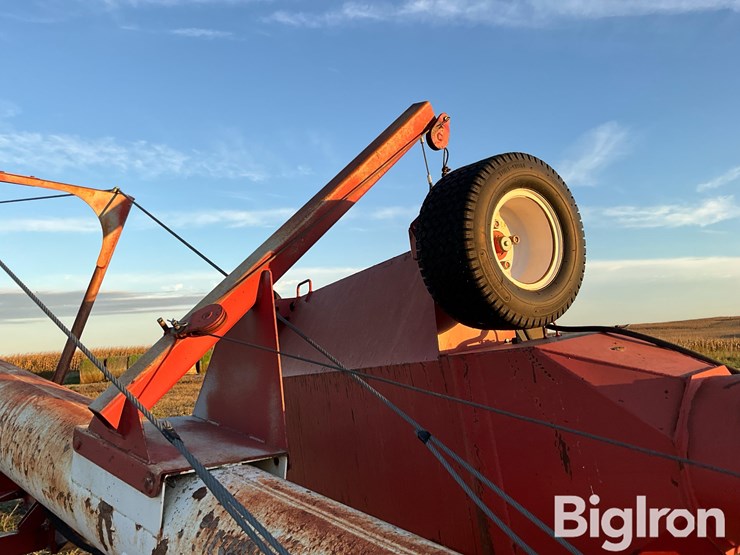 feterl-12x72-auger-w/swing-out-hopper-image-13