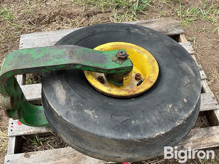 john-deere-2-cyl-tractor-single-front-wheel-assembly-image-12