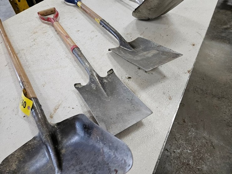 #9226-•-rack-of-assorted-shovels-image-5