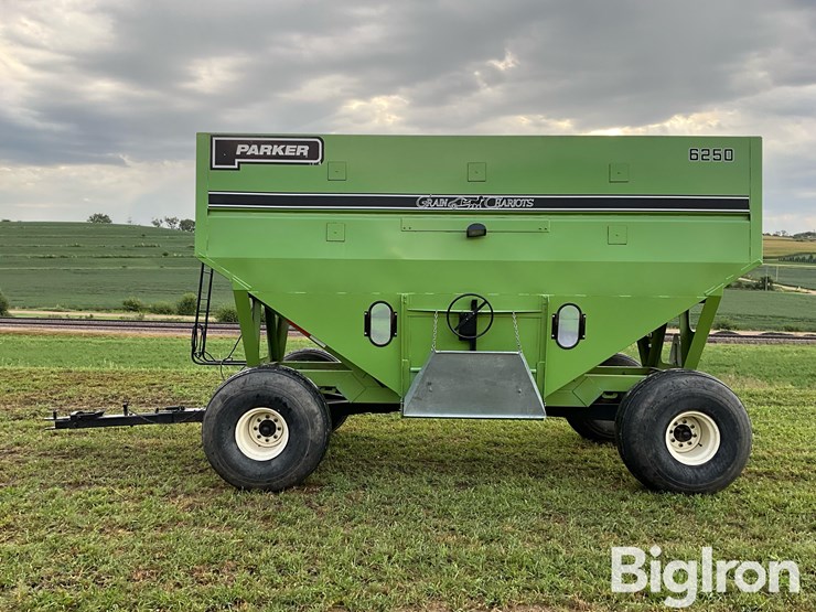 parker-6250-“grain-chariot”-gravity-wagon-image-8