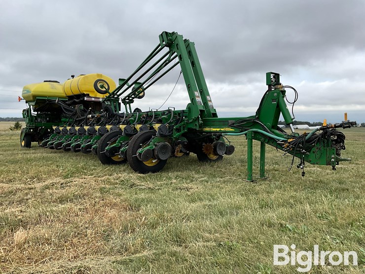 2006-john-deere-1770nt-ccs-24r30”-pull-type-planter-w/fertilizer-image-3