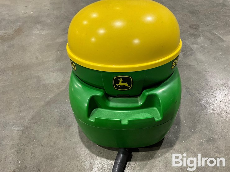 john-deere-starfire-3000-gps-receiver-image-11