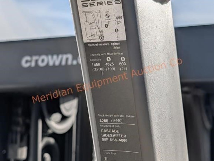 crown-rc5535-35-stand-up-forklift-image-15